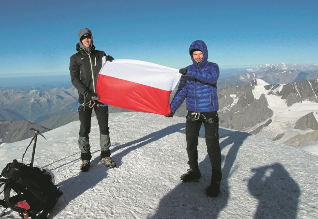 Na jeden z najwyższych szczytów Kaukazu Kamil Wróblewski i Patryk Andrzejewicz wchodzili trzy dni. Zeszli w jeden.