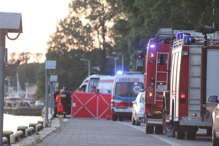 Tragedia w Darłowie. 17-latek wpadł z rowerem do kanału portowego. Mimo podjętej reanimacji, nie udało się go uratować!