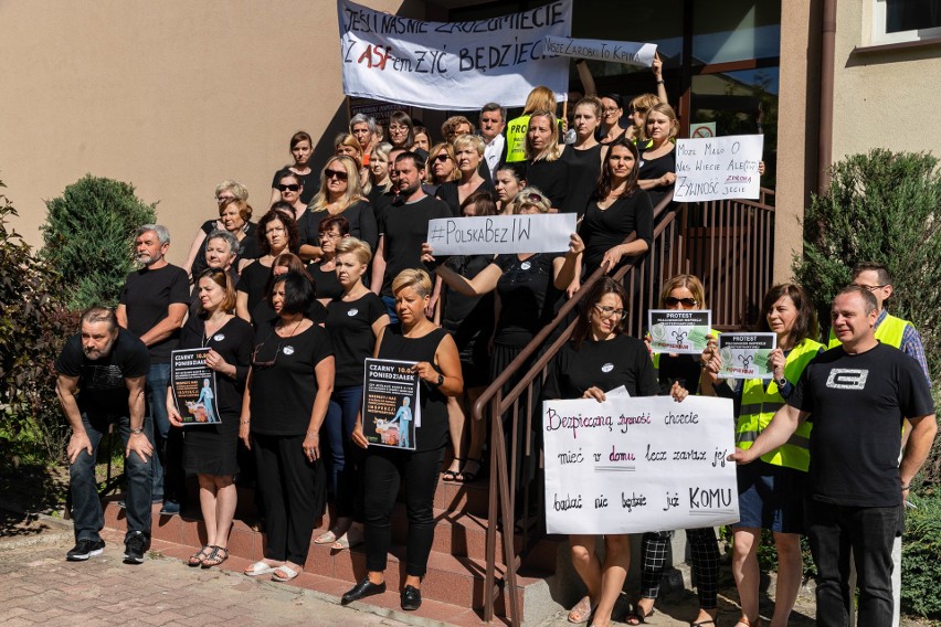 W Białymstoku grupa ok. 50 protestujących zebrała się o...