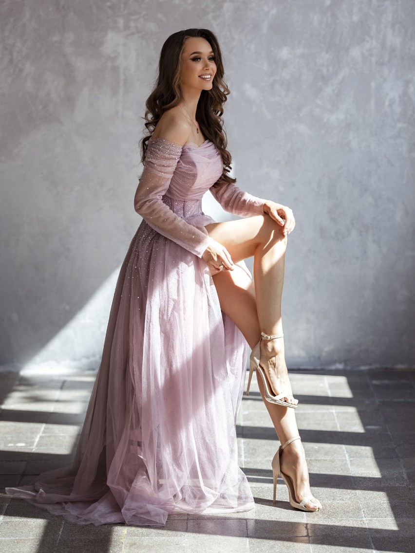 Miss Universe 2023. Aleksandra Klepaczka reprezentuje Polskę w prestiżowym konkursie piękności. Długie i smukłe nogi zaprowadzą ją po koronę najpiękniejszej?