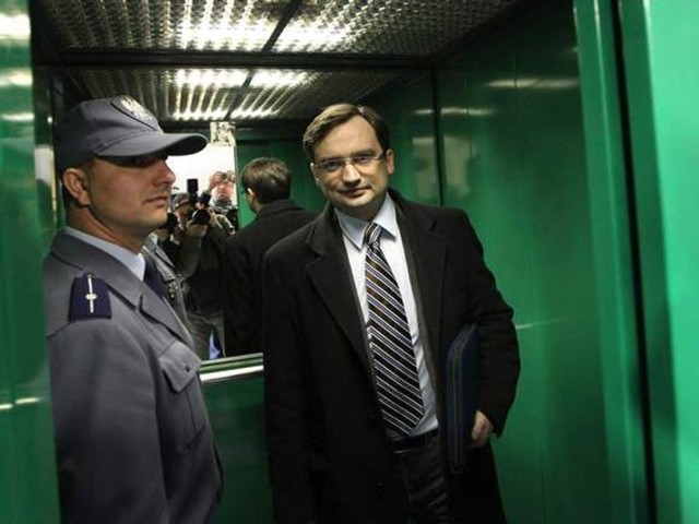 Zbigniew Ziobro przyjechał w piątek do Rzeszowa, gdzie w prokuraturze został przesłuchany.