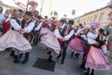 Wielka parada ulicami Rzeszowa. Festiwal polonijny oficjalnie otwarty [ZDJĘCIA, WIDEO]