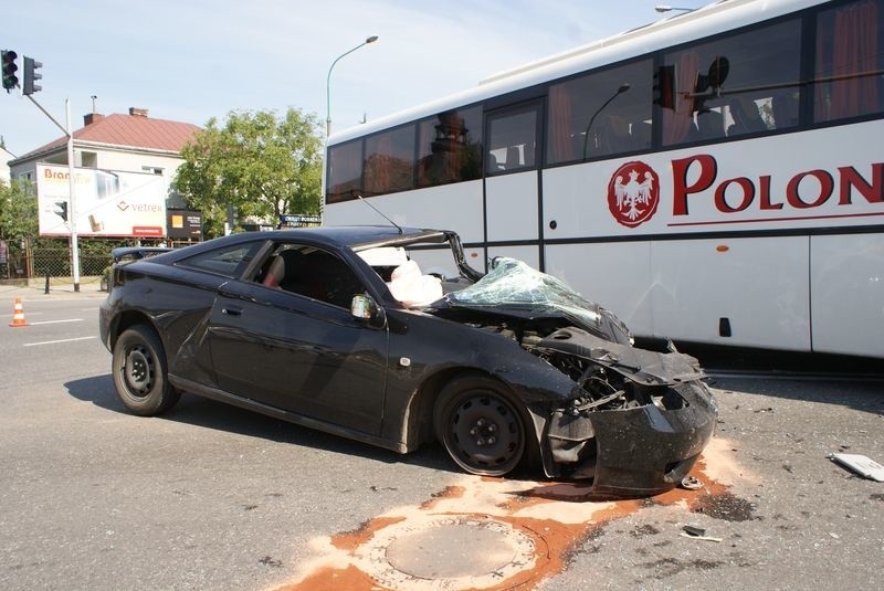 Na powyższym skrzyżowaniu występują utrudnienia w ruchu,...