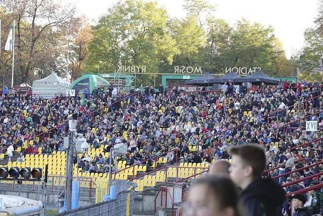 Kibice podczas turnieju na 90-lecie żużla w Rybniku