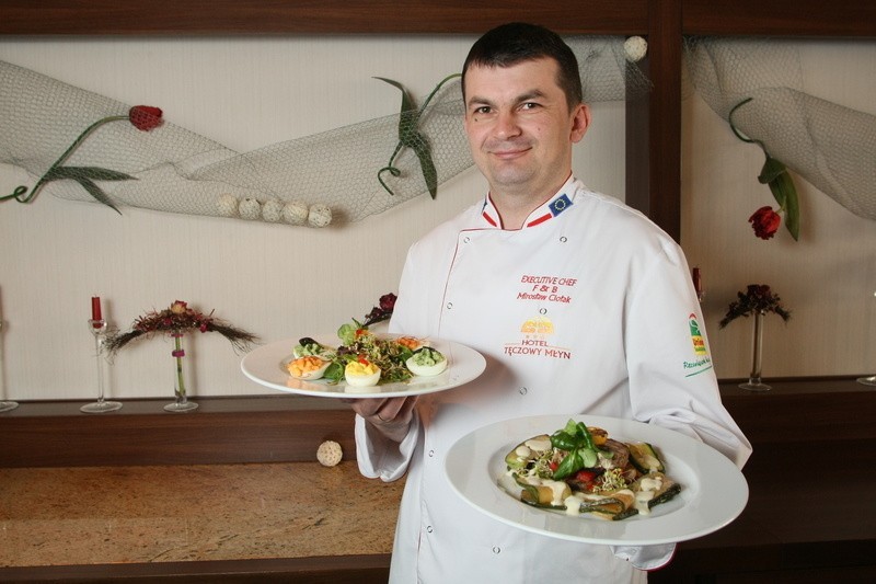 Szef kuchni restauracji hotelu Tęczowy Młyn Mirosław Ciołak...