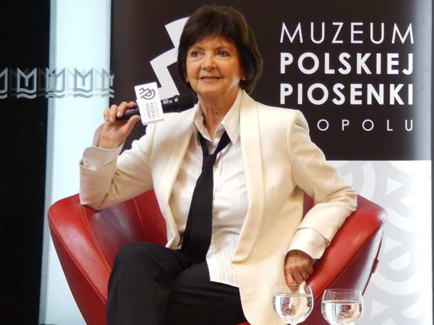 Halina Kunicka w Miejskiej Bibliotece Publicznej w Opolu.