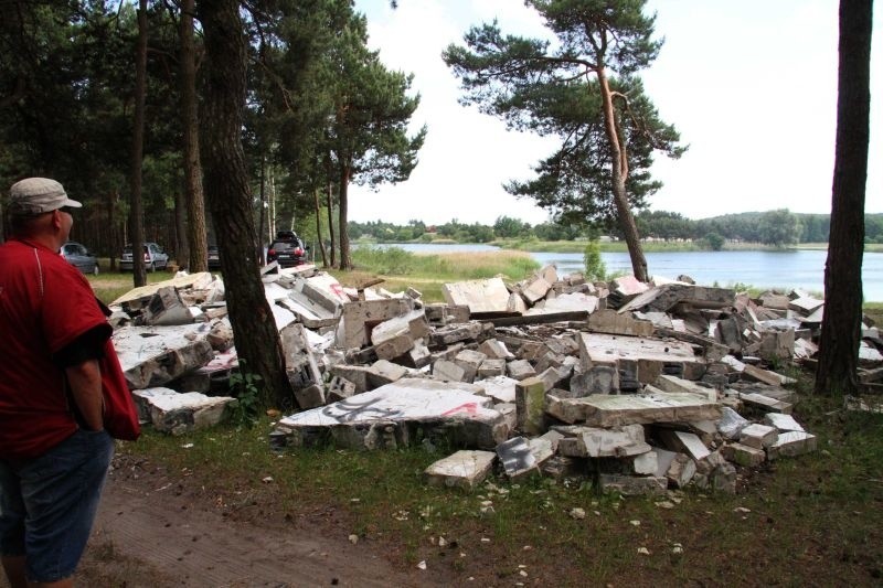 Porządkowanie terenu nad zalewem w Bolminie