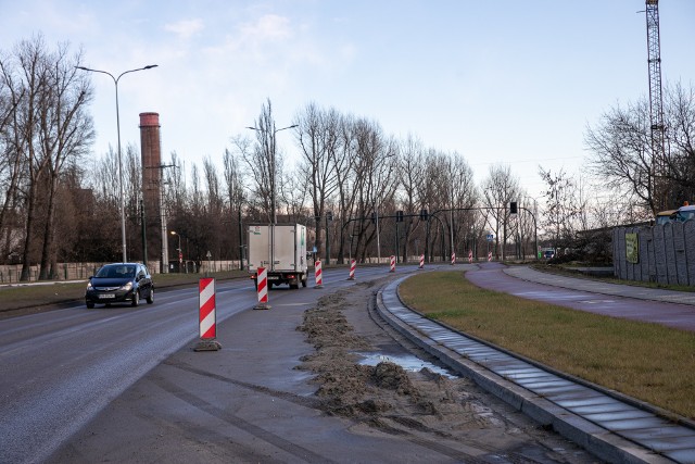 Dobiega końca kolejny rok robót i utrudnień dla kierowców na ulicy Igłomskiej.  Prace trwają już jednak od... 2017 roku