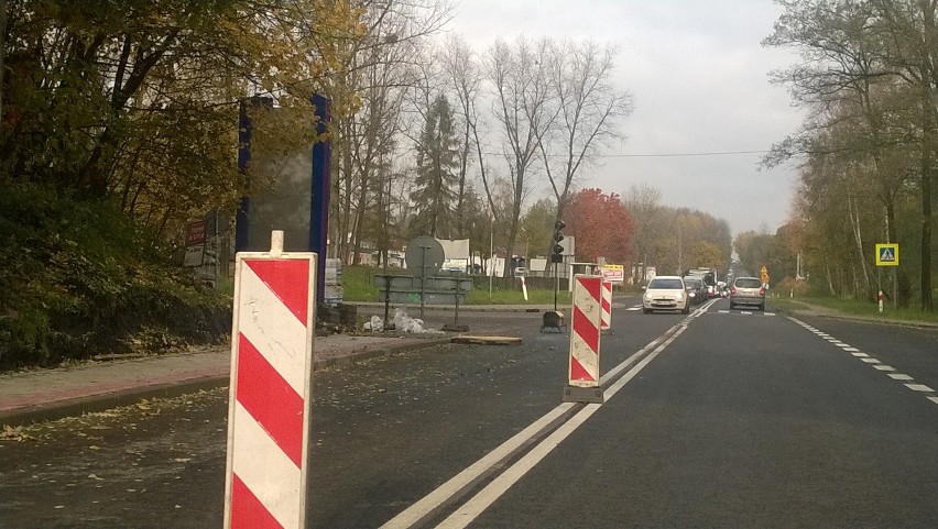 Trwa budowa chodnika na DK 78. Przy wjeździe do Wodzisławia...