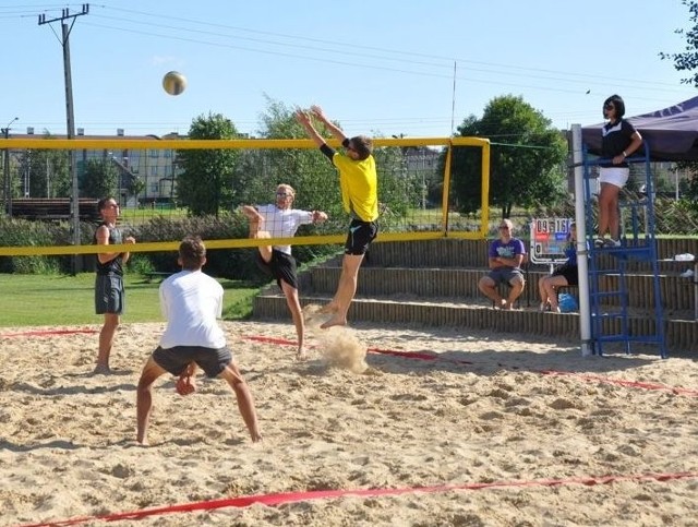 W trakcie festynu rozegrano turniej siatkówki plażowej.