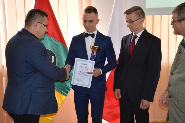 Do finału krajowego olimpiady awansowali Daniel Bis i Mariusz Wojtala z Centrum Edukacji Zawodowej w Stalowej Woli