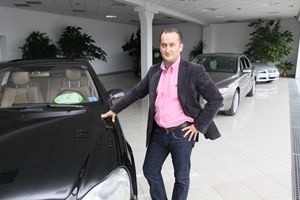 Chcę konkurować ze wszytskimi, którzy zajmują sie sprzedażą aut. Dlatego stawiam na jakość &#8211; mówi Paweł Kukiełka, właściciel firmy Rycar.