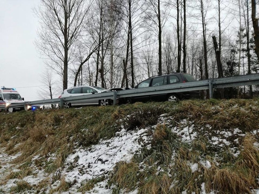 Zderzenie dwóch samochodów w Żurawiczkach [FOTO INTERNAUTY]