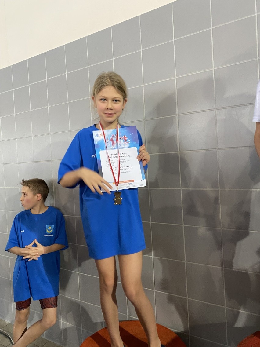 Pływacy "Delfina" Tarnobrzeg wywalczyli 19 medali na zawodach "Mali Mistrzowie na start". Zobaczcie zdjęcia