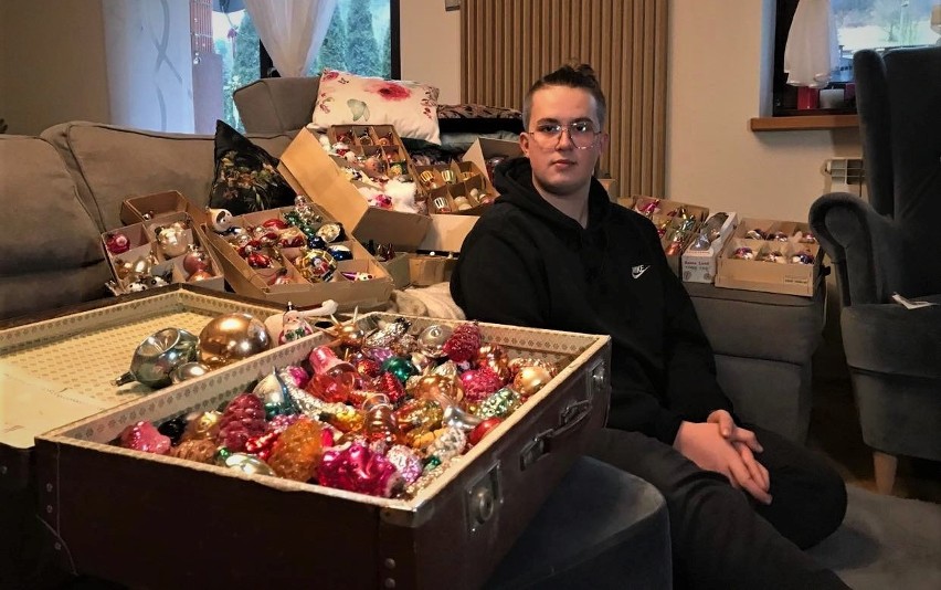 16-letni Dominik zbiera bombki z PRL-u. Młody kolekcjoner w przyszłości sam chce tworzyć ozdoby świąteczne [ZDJĘCIA]