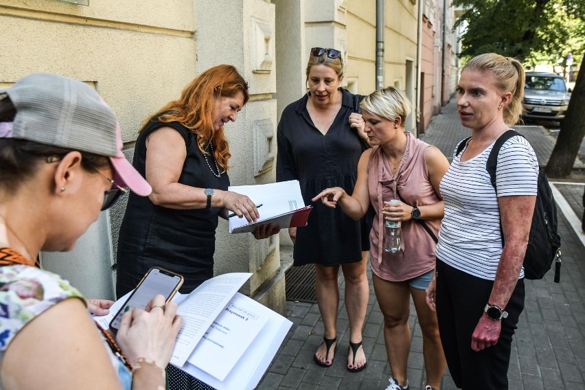 Zaangażowanie uczestników gry miejskiej "Szminką po mapie"...