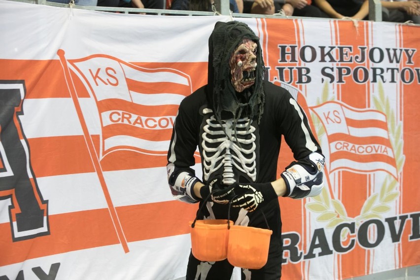 Kibice hokejowej Cracovii  świętowali helloween