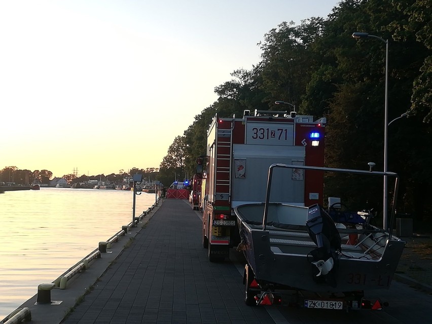 Tragedia w Darłowie. 17-latek wpadł z rowerem do kanału portowego. Mimo podjętej reanimacji, nie udało się go uratować!