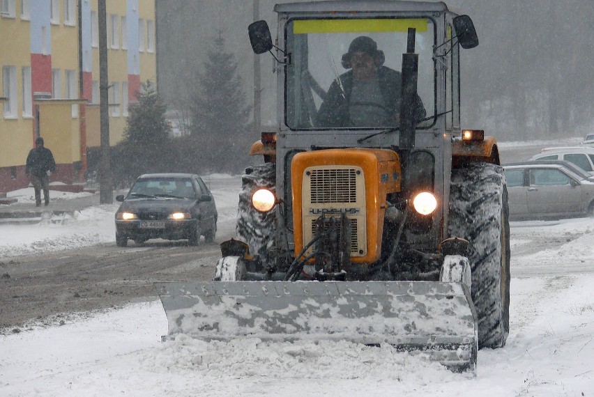 Roman Kawka, pracownik Spóldzielni Mieszkaniowej odśniezal...