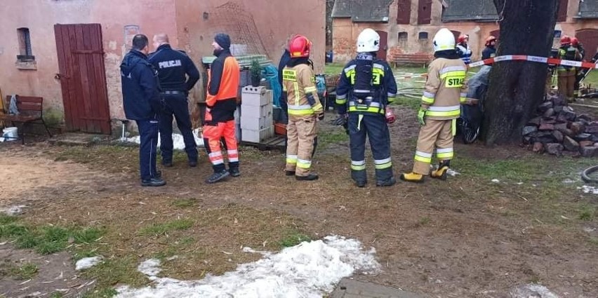 Tragiczny pożar w Korzybiu. Zginęła kobieta. Osiem zastępów...