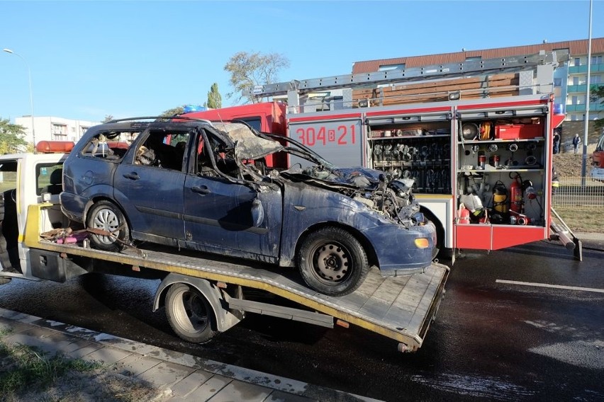 Spalone auto na Popiełuszki