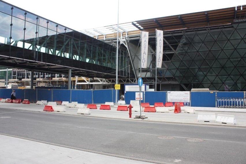 Kraków Airport. Wkrótce nowy terminal i stacja kolejowa