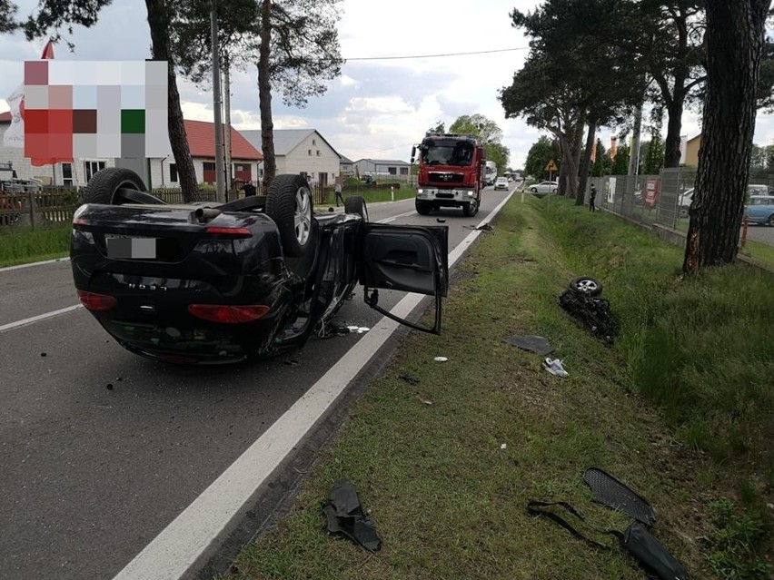 Wypadek w Rzekuniu Kolonii na drodze wojewódzkiej nr 627. Kierowca seata w szpitalu