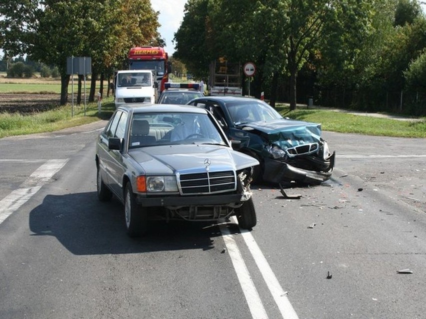 Zderzenie trzech aut na obwodnicy Radziejowa. Winny kierowca mercedesa [zdjęcia]