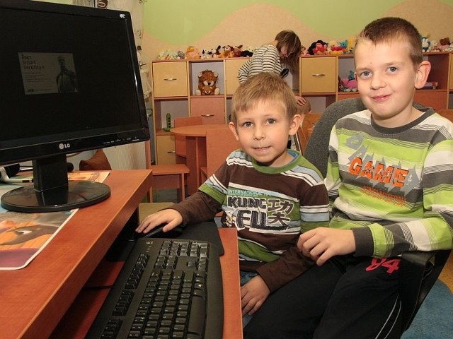 Maćka Wypycha z Wyszanowa i Kamila Bociana z Dąbrówki Wlkp. najbardziej ucieszyły komputery.
