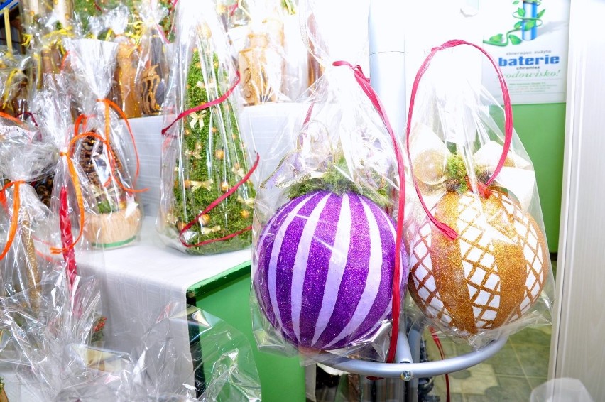 Zakup świąteczne ozdoby w tarnobrzeskiej "Siedemnastce"