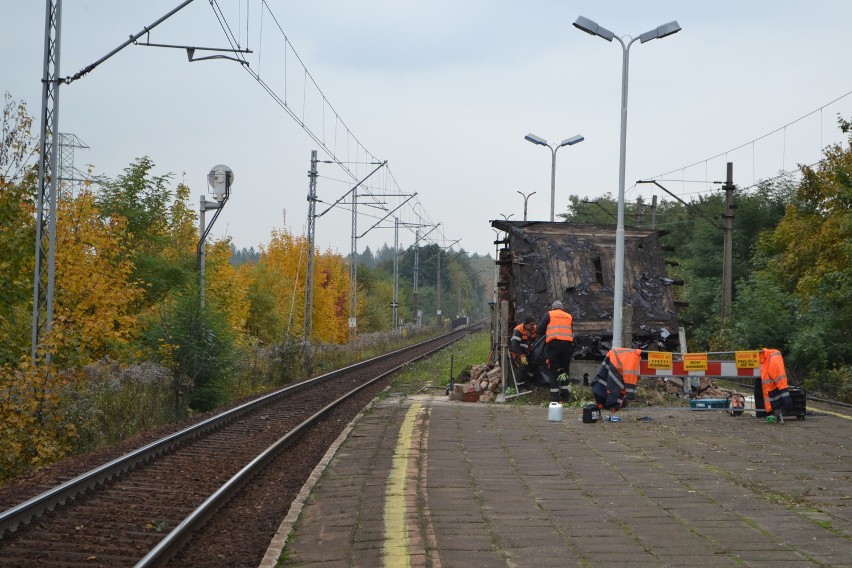 Dworzec PKP Rybnik - Paruszowiec: Wyburzają stare szalety