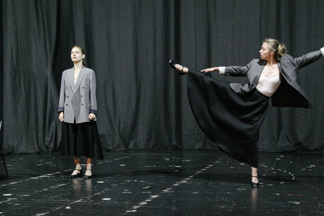 Spektakl jest efektem prac rezydentek Teatru Zagłębia: Niny Zakharovej i Kateryny Vasiukovej. Zobacz kolejne zdjęcia. Przesuwaj zdjęcia w prawo - naciśnij strzałkę lub przycisk NASTĘPNE