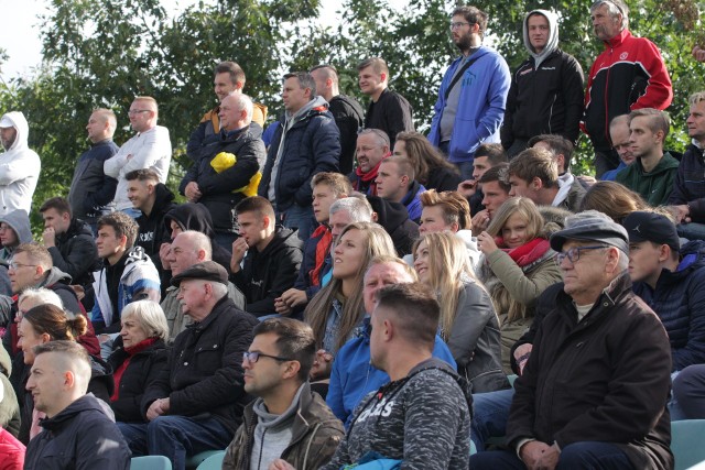 Spotkania z Arką nie można było zorganizować na „Skałce” ze względu na negatywną ocenę policji dotyczącą m.in. stanu technicznego stadionu w Świętochłowicach. Miasto zorganizowało autobusy dla dzieci na co dzień trenujących w Śląsku, aby mogły zobaczyć mecz w Rudzie Śląskiej. Spotkanie z trybun oglądali prezydent Świętochłowic Dawid Kostempski i wiceprezydent Stanisław Korman.