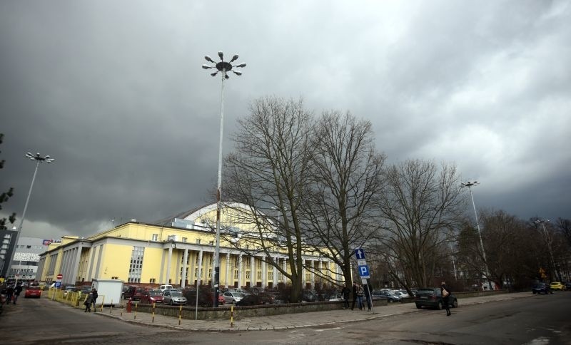 BURZA i gradobicie w Łodzi! Dziś jeszcze deszcz, grad i bardzo silny wiatr!