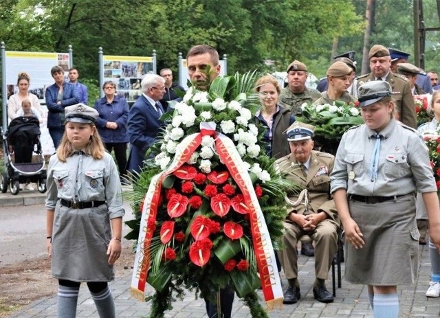 Podczas uroczystości samorządowcy, żołnierze, harcerze uczcili pamięć zamordowanych jeńców. Wydarzenie połączone było z biegiem "Tropem Wilczym".