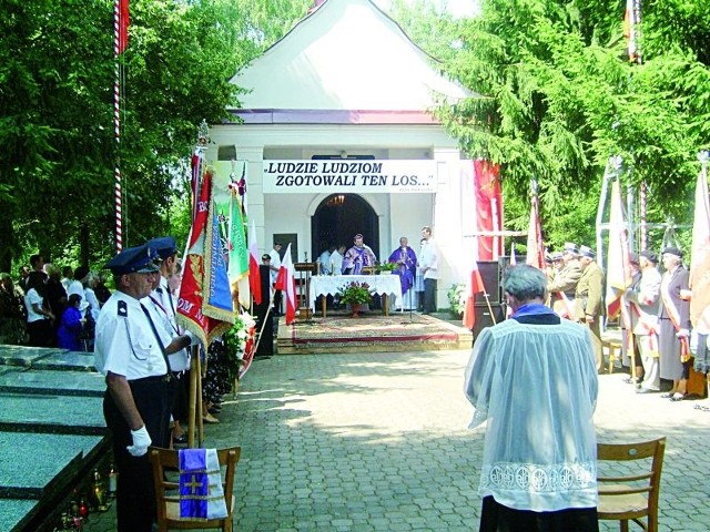 17 lipca uroczystą mszą mieszkańcy Krasowa-Częstek uczcili pamięć pomordowancyh przodków