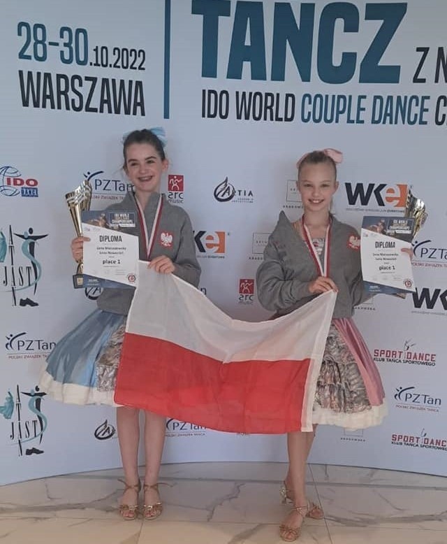 Utalentowane tancerki z Buska Zdroju wywalczyły trzy medale na Mistrzostwach Świata w Warszawie. To dwie Leny ze Studia Tańca Mimesis