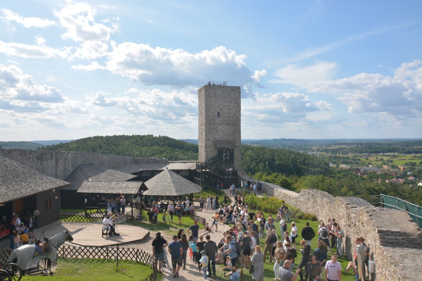 Rekordowa liczba turystów odwiedziła Zamek Królewski w Chęcinach w 2022 roku. Oto podsumowanie sezonu