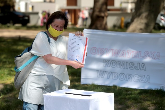 W szczecińskim parku miejskim na Jasnych Błoniach, głównym miejscu spacerowym mieszkańców miasta przeprowadzone zostały stacjonarne wybory na prezydenta RP