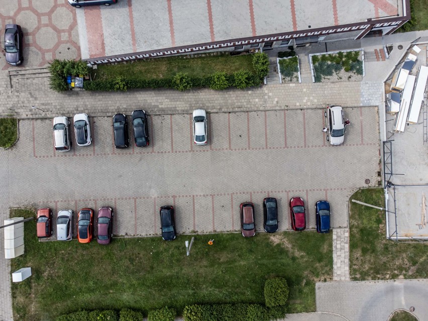 Parking ma ponad 1 tys. metrów kwadratowych. Ziemia należy...