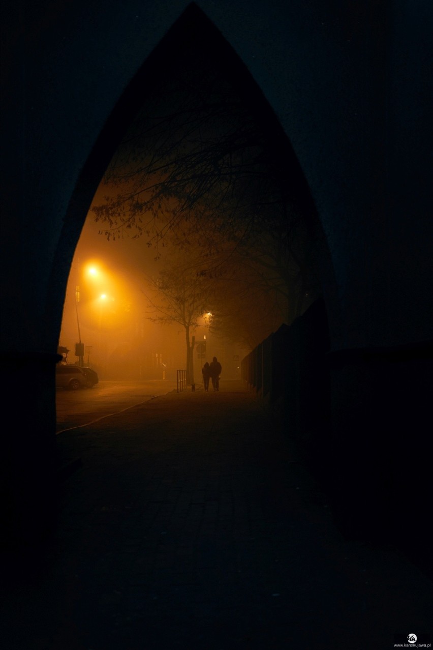 Zabrze nocą zachwyca! Zobaczcie centrum miasta we mgle i spróbujcie rozpoznać miejsca ZDJĘCIA