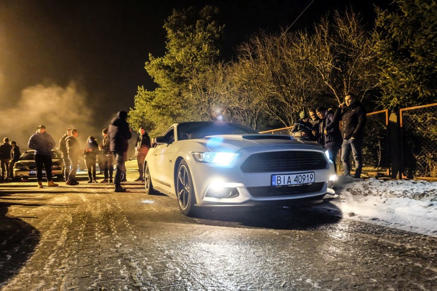 Kilkadziesiąt aut przybyło na II Spot Night Racing...