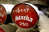 Butelki szczecińskiej "Starki" sprzedawano po zaniżonych cenach. Śledztwo Prokuratury Okręgowej w Szczecinie