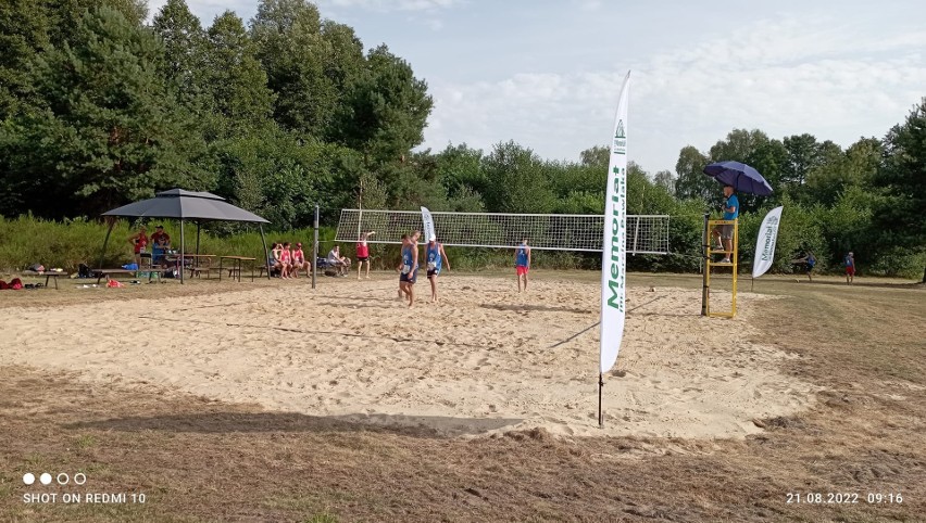Turniej siatkówki plażowej w Pawłowie w gminie Chlewiska.