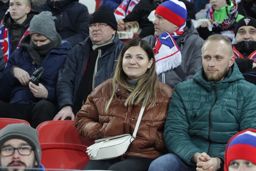 Górnik Zabrze – Wisła Kraków 2:0. Fanki na meczu w Zabrzu ZOBACZ ZDJĘCIA