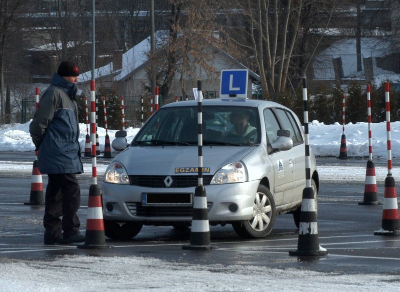Zobacz, jak zdaje się egzaminy na prawo jazdy w Krośnie