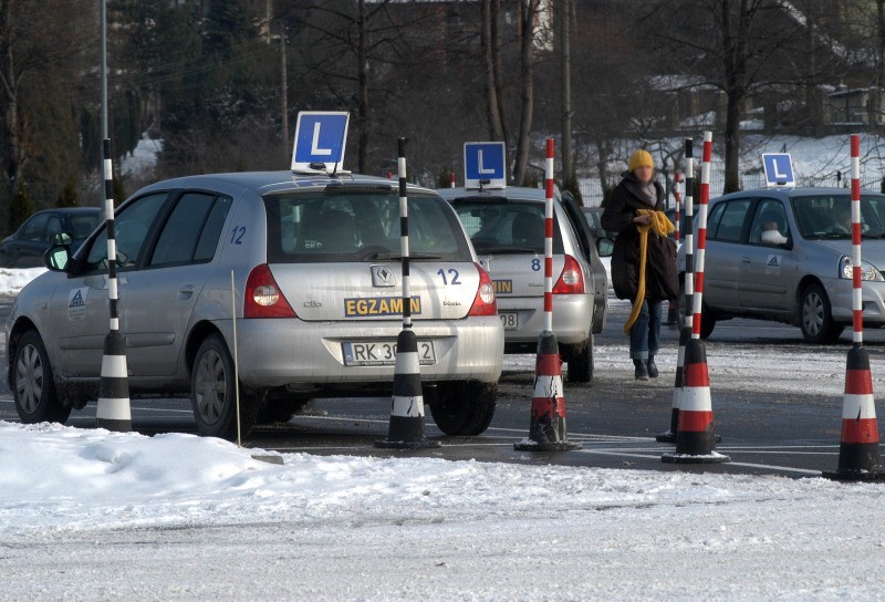 Zobacz, jak zdaje się egzaminy na prawo jazdy w Krośnie