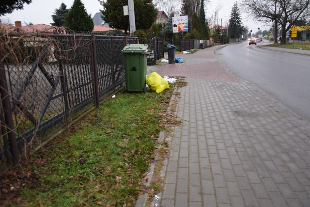 Od stycznia mieszkańcy Sandomierza zapłacą więcej za wywóz śmieci. Opłata  za odbiór śmieci segregowanych zwiększy się o 5 złotych i będzie wynosić 30 złotych. Stawka za wywóz odpadów niesegregowanych wzrośnie  z 52 do 60 złotych.