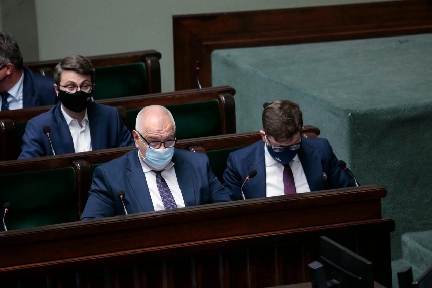 Burzliwe obrady Sejmu nad odwołaniem trzech ministrów i...