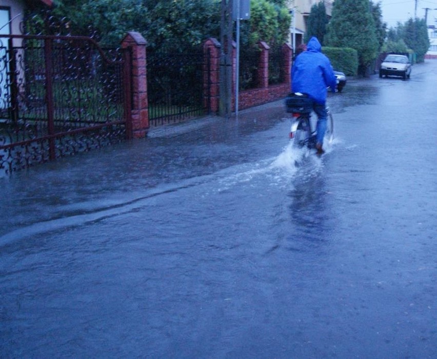 Inowrocław. Mieszkańców ulicy Solnej zalewa woda deszczowa i... złość